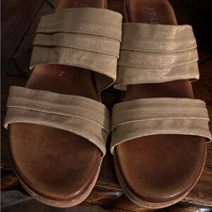 Women’s gold wedges